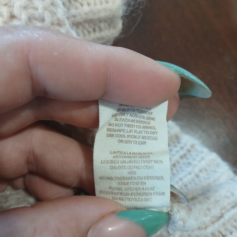 Free people oversized v neck cozy sweater, small size cream color, pre-owned - Picture 3 of 4